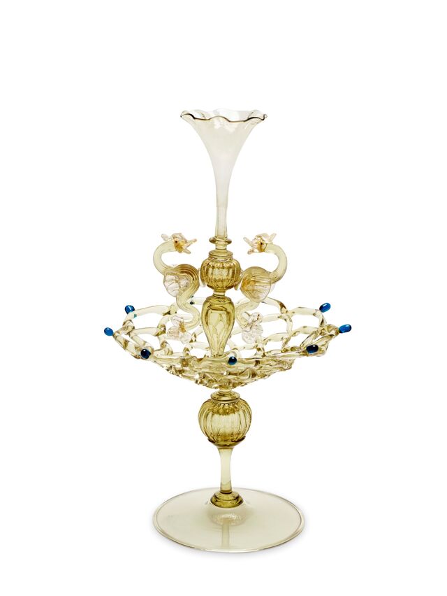 Candelabro feito com minúcia