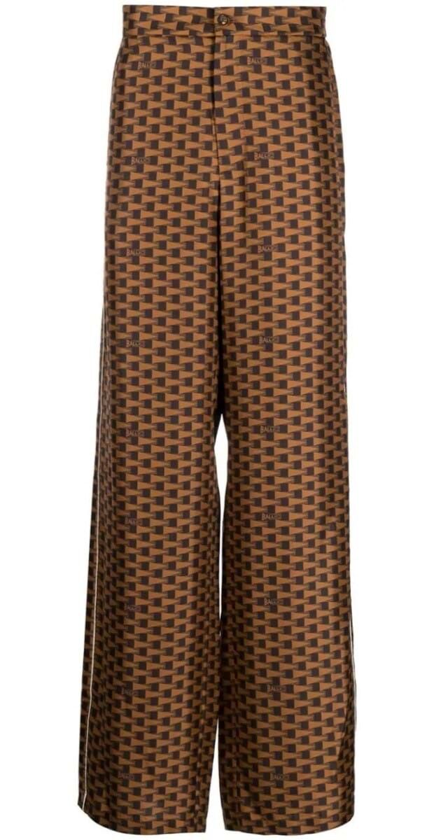 Calças em seda estampada, €940, Bally.