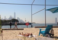 Já abriu a primeira praia de Manhattan