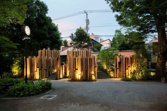 Casa de banho em Nabeshima Shoto Park – desenhada para desaparecer na floresta