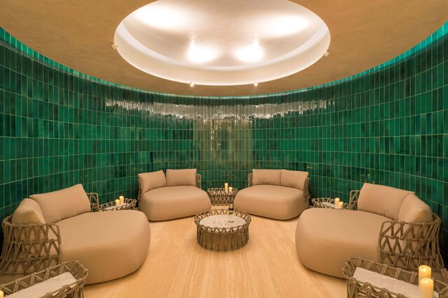 O que diferencia este local é ser um spa de última geração, de decoração elegante e minimalista.