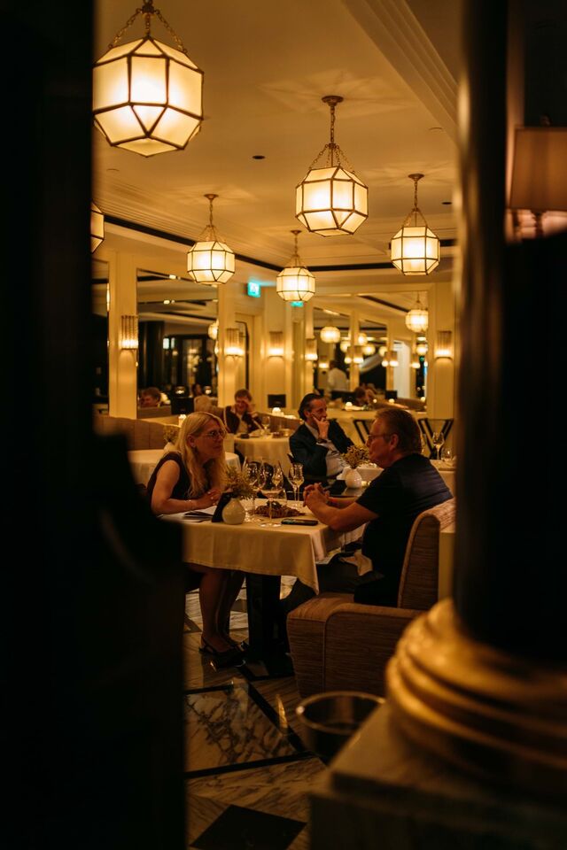 Interior do restaurante Le Monument