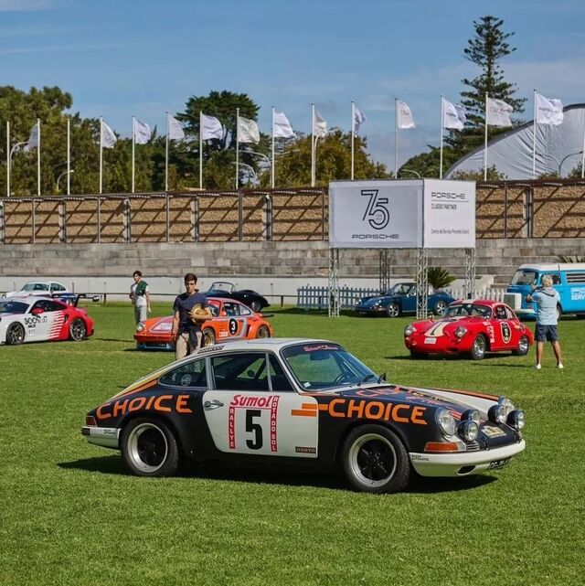 Para celebrar as comemorações dos 75 anos do Porsche 356, este fim-de-semana foi possível visitar em Cascais a história da Porsche, por um trajeto desenhado nas ruas da vila para os amantes de automóveis.