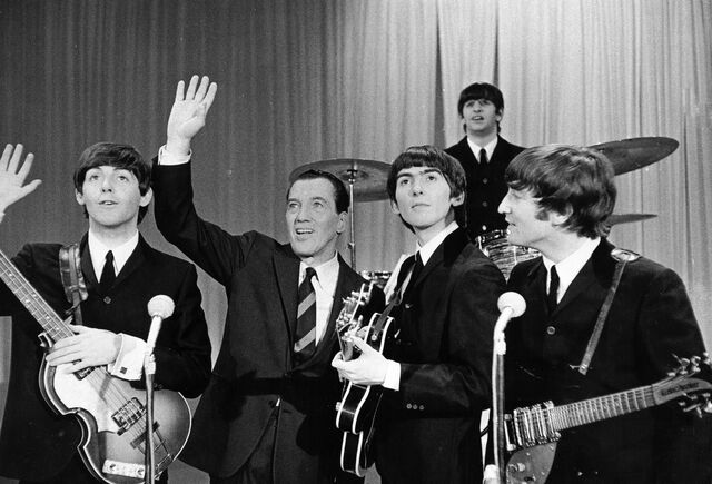 Os três Beatles que à época - mais de dez anos após o fim da banda - restavam, tentaram, em 1995, reformular a música e recriar a voz de John Lennon. Só o conseguiram agora.