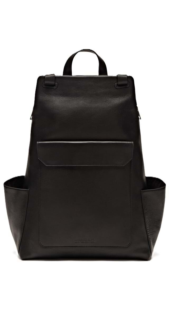 Mochila em pele, edição limitada, €199, Massimo Dutti