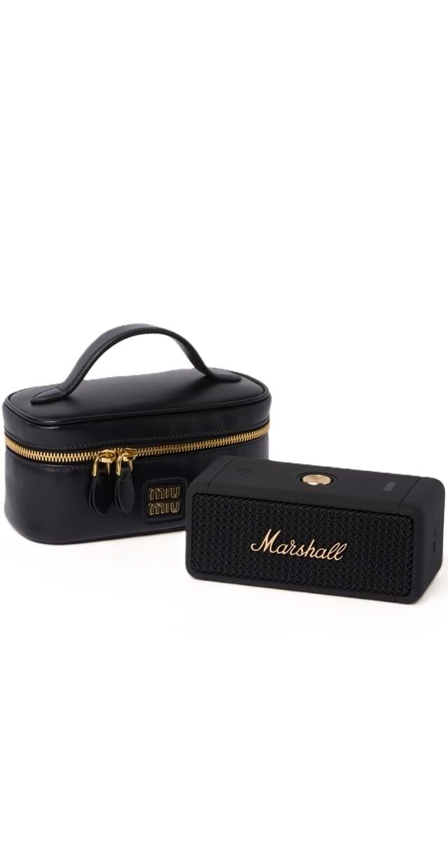 Coluna portátil com bolsa em pele, €850, Marshall x Miu Miu