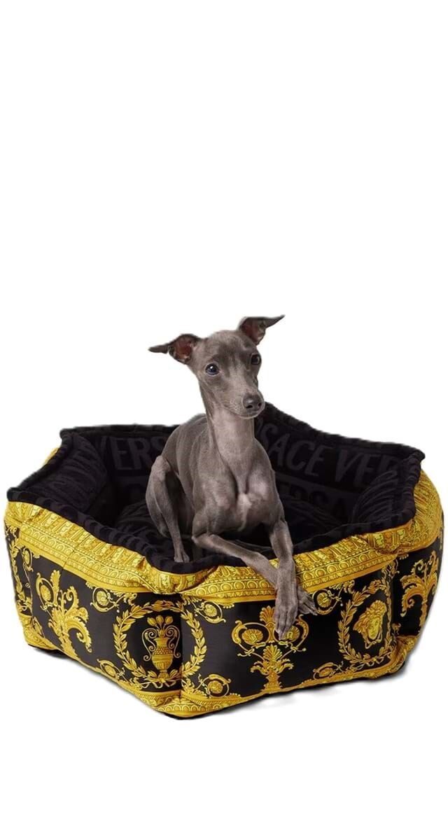 Cama pequena I♡Baroque em algodão estampado, €680, Versace