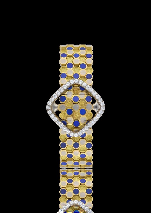 Relógio de pulso em ouro amarelo com bracelete em forma de colmeia