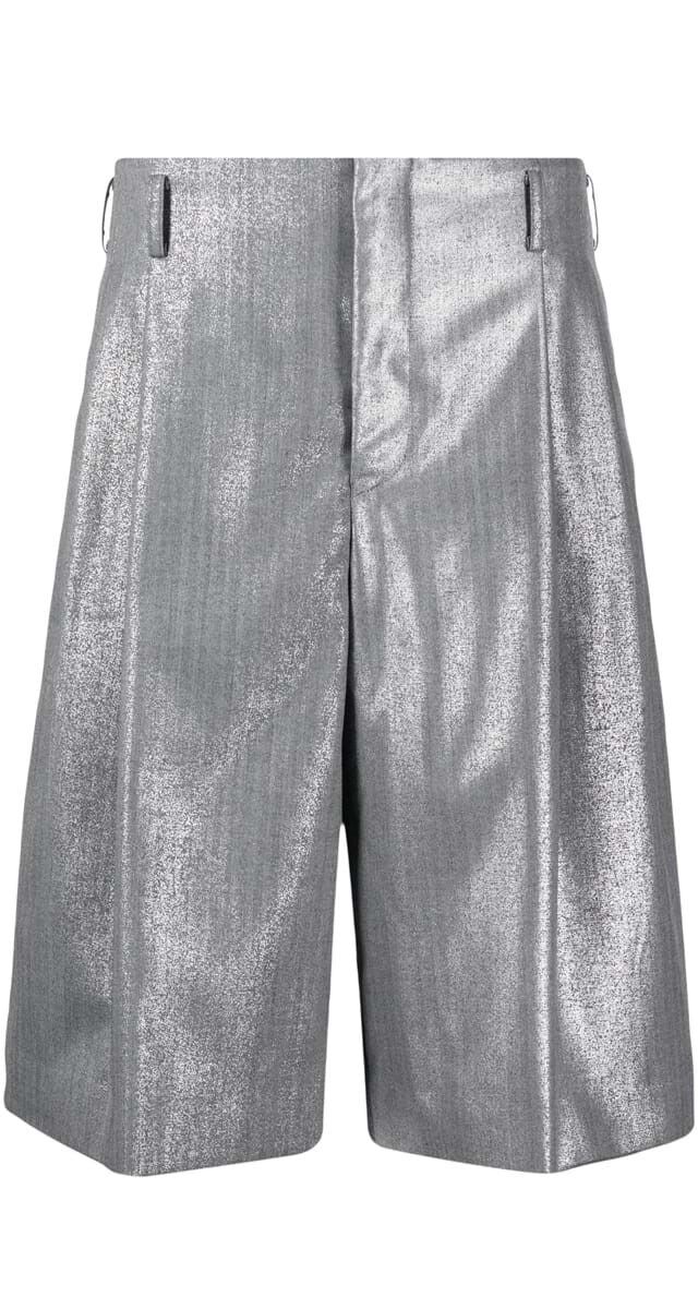 Calções em lã com acabamento metálico, €1194, Comme des Garçons Homme Plus