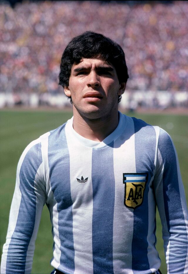 Maradona - ou El Pibe, ou D10s, como era conhecido.