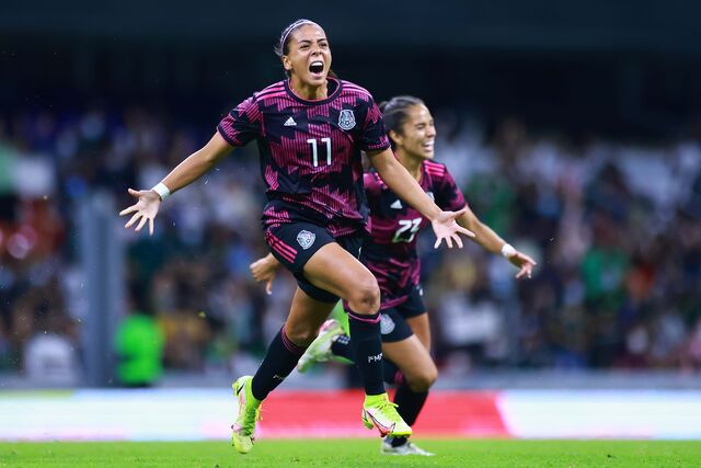 Maria Sánchez, futebolista estadunidense de origem mexicana que acabou de se tornar a mais bem-paga jogadora dos Estados Unidos da América.