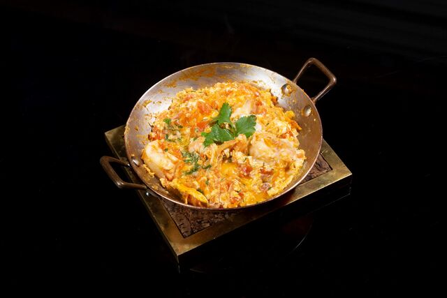 Tomatada de ovos com camarão