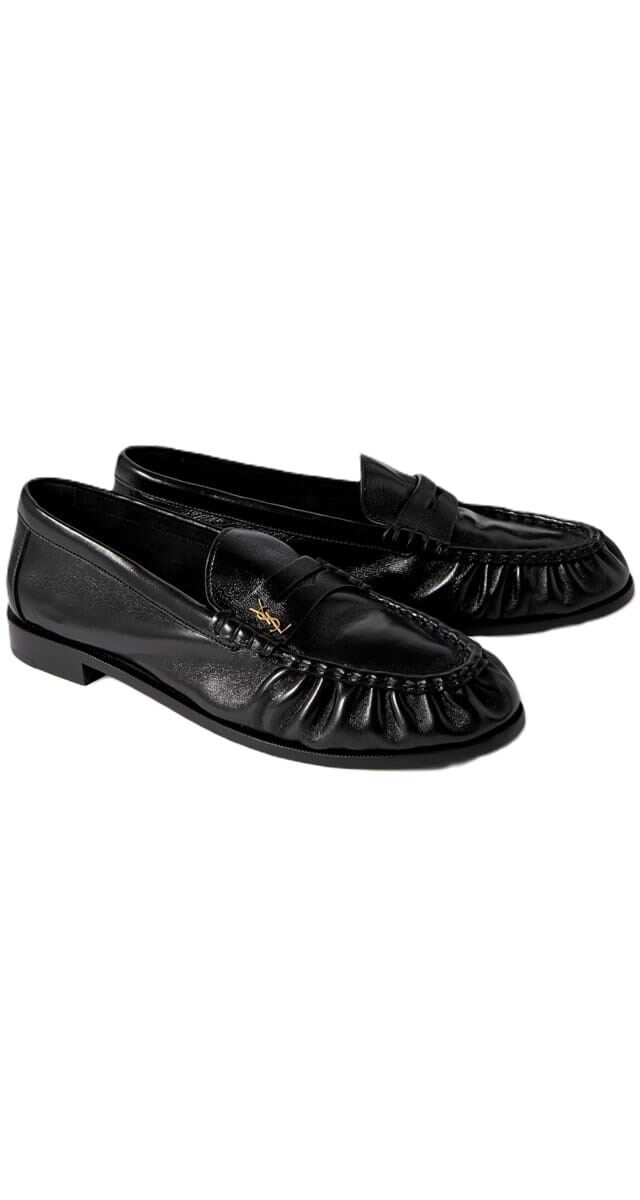Mocassins em pele, €825, Saint Laurent.