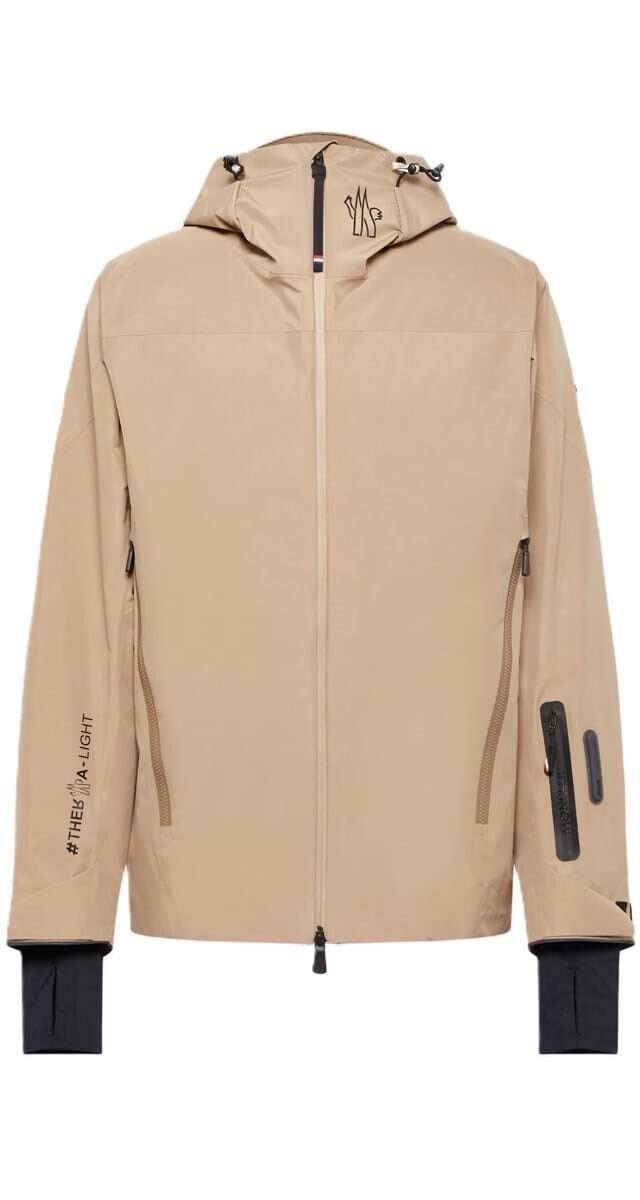 Casaco de ski Montgirod, €1980 Moncler Grenoble.