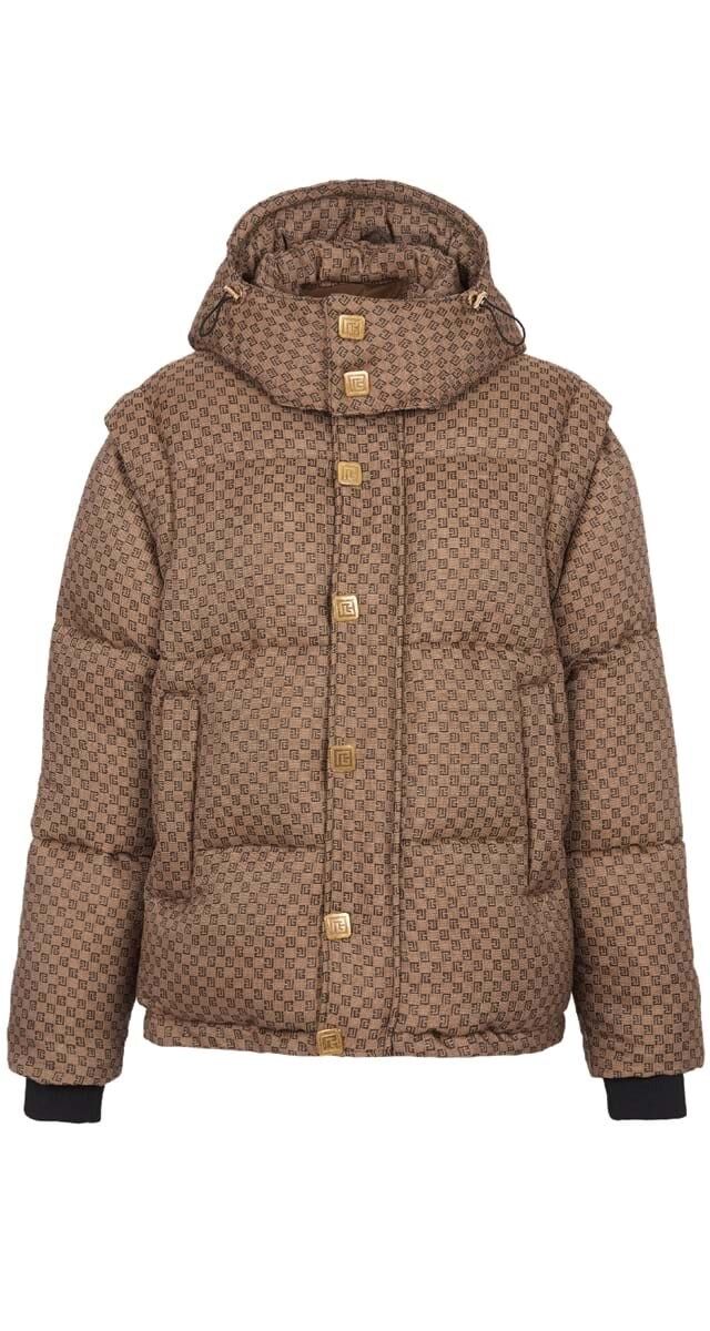 Casaco acolchoado em tela monogramada, €3590, Balmain.