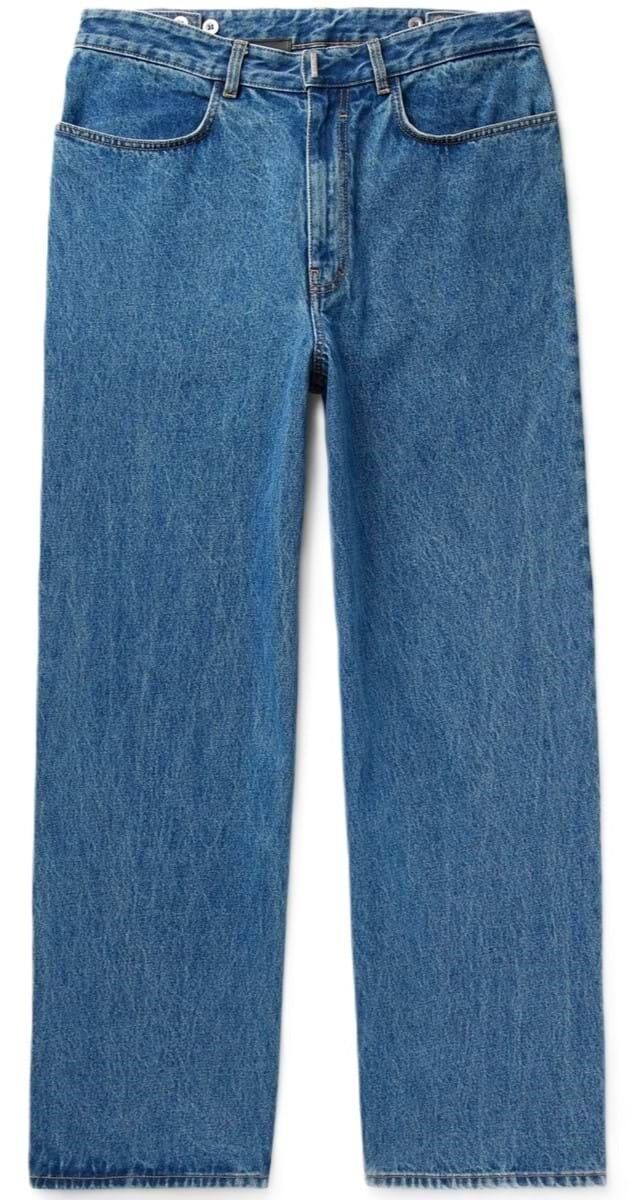 Calças wide-leg em ganga, €890, Givenchy.