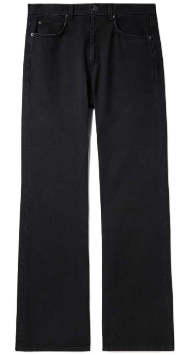 Calças straight-leg em ganga, €950, Balenciaga.