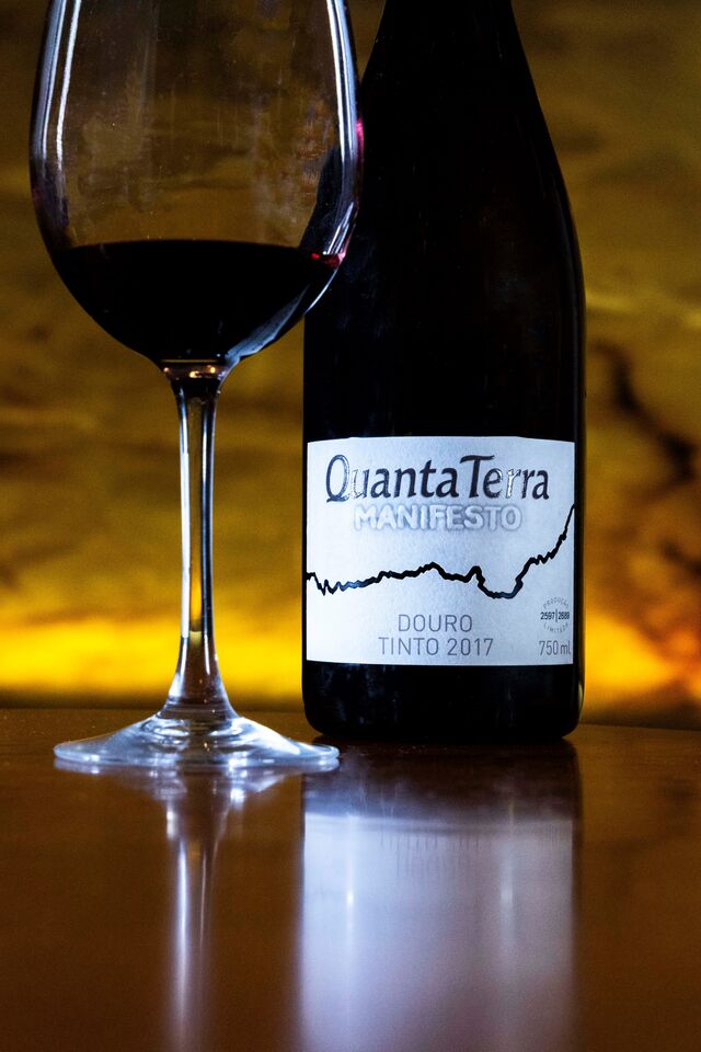 "Em 2017 "a qualidade extremamente elevada das uvas, combinada com uma vinificação cuidada levou à aparição deste grande vinho""