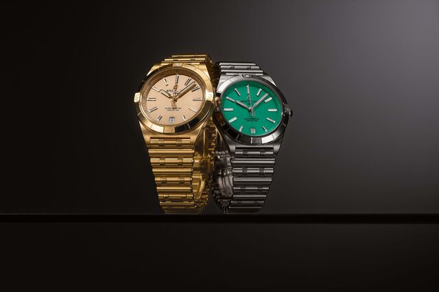 Caixa de 36 mm em ouro amarelo ou aço. Movimento mecânico de corda automática, Calibre Breitling 10, com 42 horas de reserva de marcha e certificação COSC.