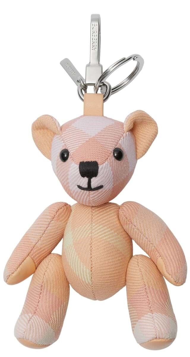 Amuleto Thomas Bear em lã e pele, €360, Burberry.