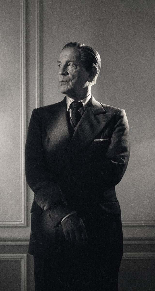 John Malkovivich como Lucien Lellong na serie `The New Look´.