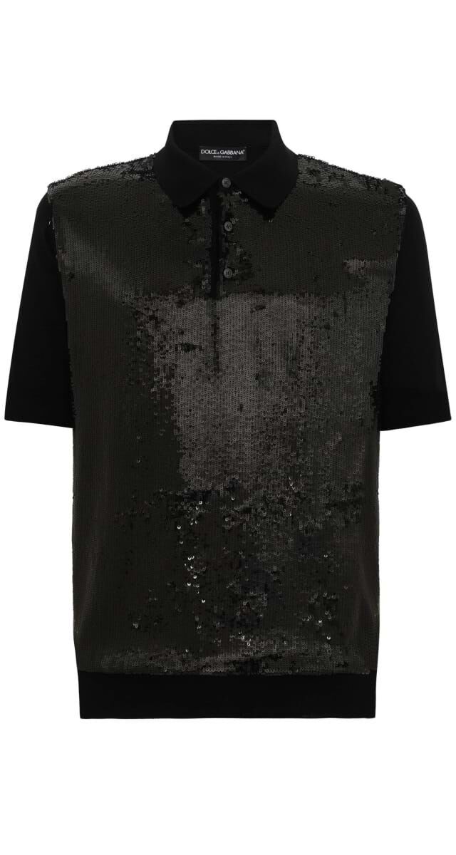 Polo em malha de seda revestido a lantejoulas, €1850, Dolce & Gabbana.