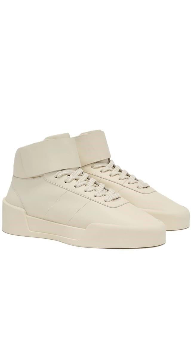 As inspirações no sportswear vintage são visíveis no design deste modelo. Tenis Aerobic High em pele, €1050, Fear of God.