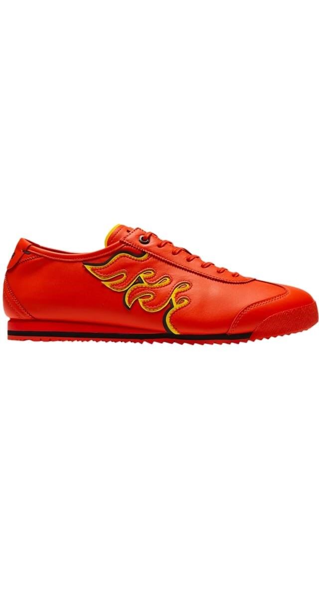 A marca japonesa Onitsuka faz 75 anos e, para celebrar, juntou-se à AstroBoy numa nova colaboração. Ténis Mexico 66 SD Fiery Red, €389, Astro Boy x Onitsuka Tiger.