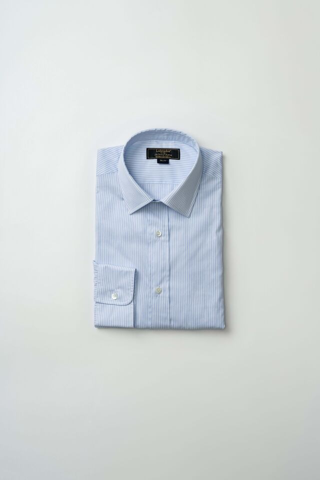 A camisa Spirit of Tradition (€145) é uma homenagem à qualidade artesanal e ao cuidado meticuloso que define a marca.