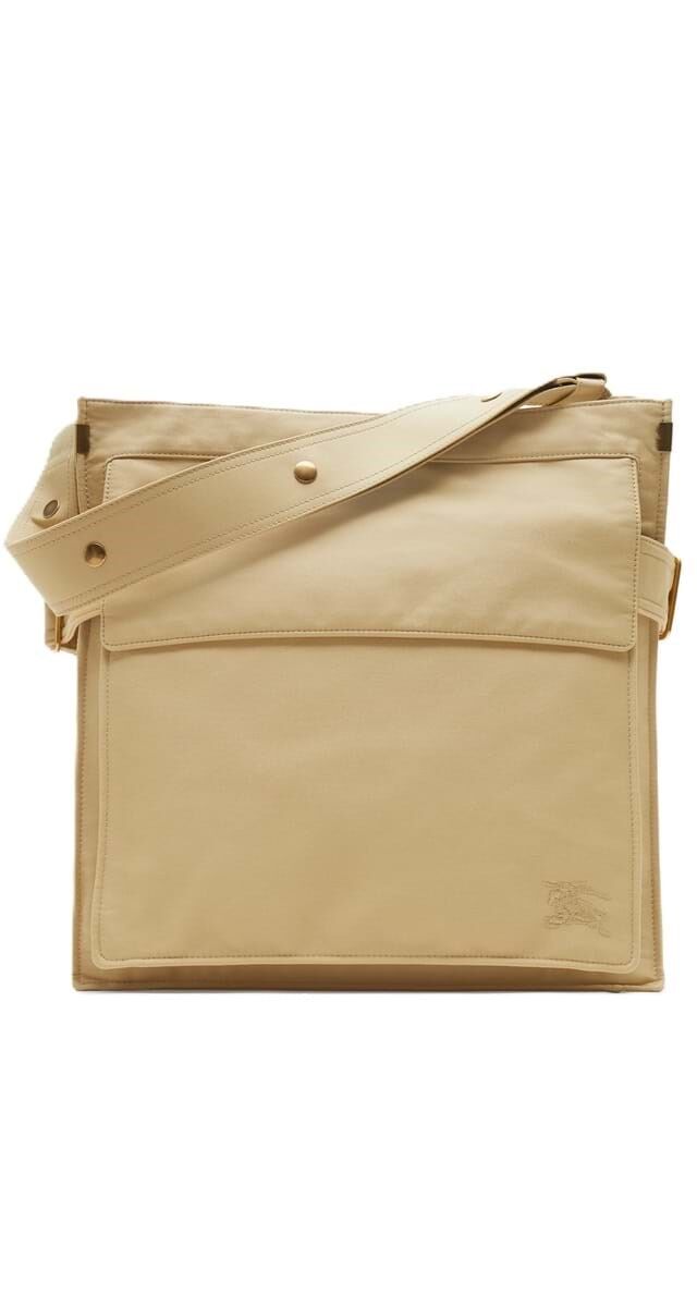 Carteira Trench em gabardine, €1490, Burberry.