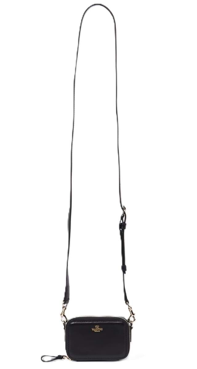 Carteira Rockstud em pele, €790, Valentino Garavani.