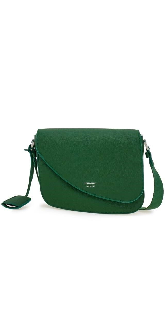 Carteira em pele, €1390, Ferragamo.