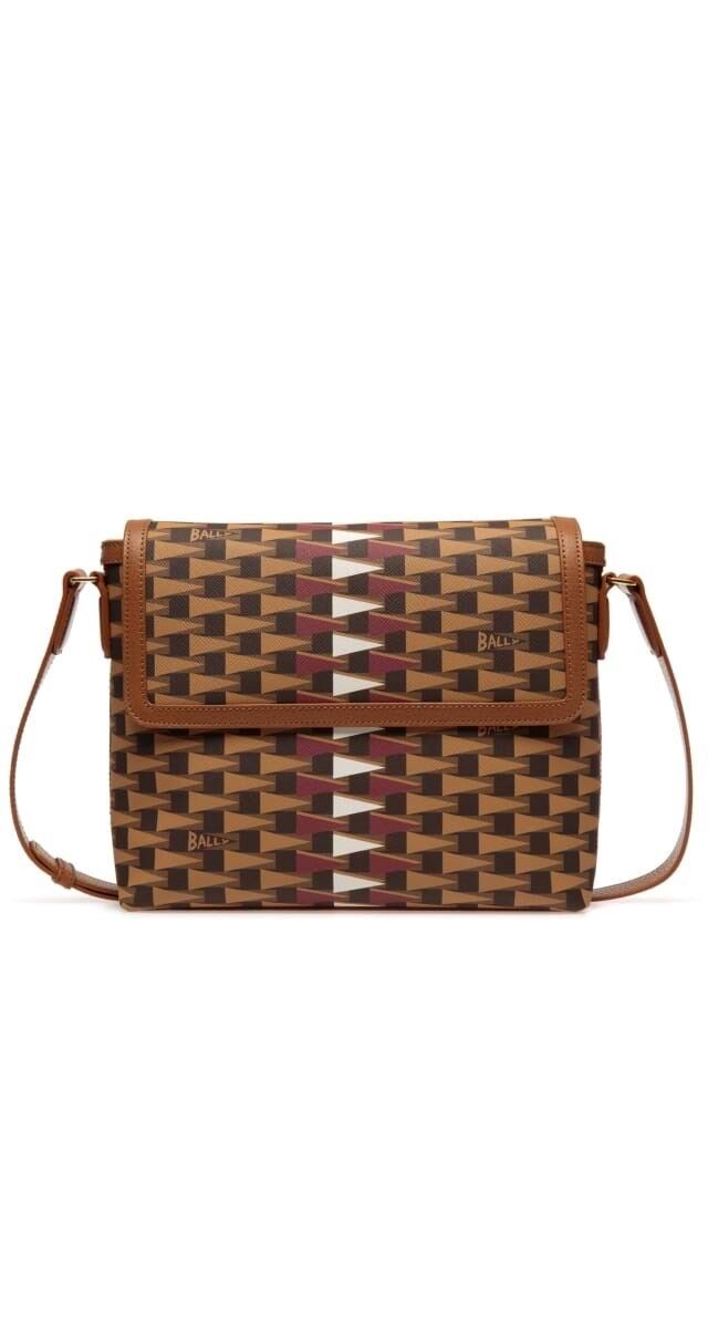 Carteira em pele com monograma Pennant, €790, Bally.