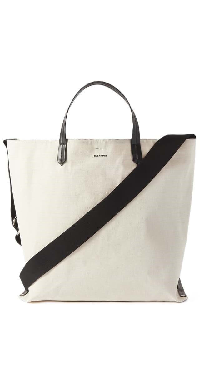 Saco em tela de algodão, €1190, Jil Sander.