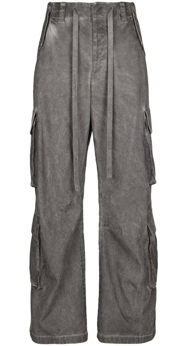 Calças em algodão pré-lavado, €1350, Dolce & Gabbana.