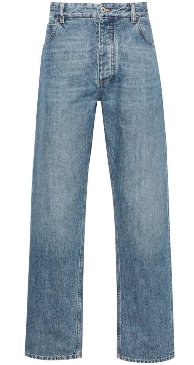 Calças em ganga, €750, Bottega Veneta.