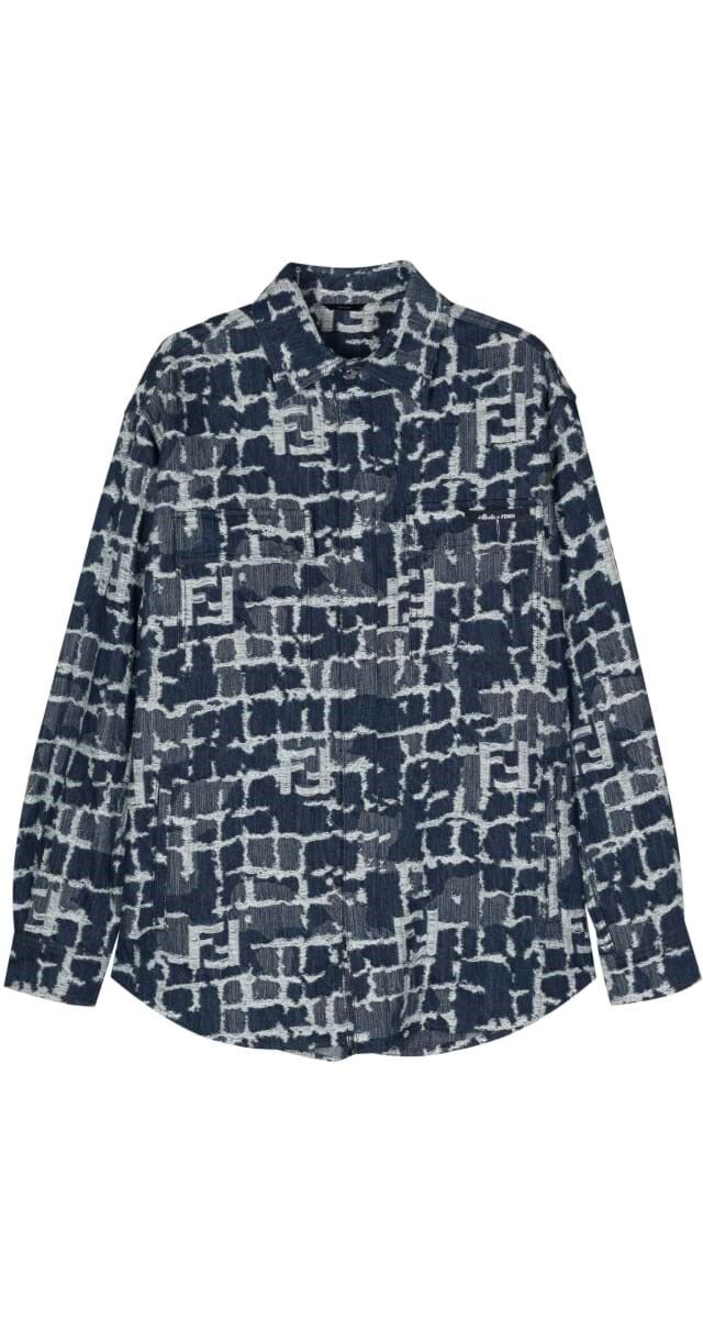 Casaco camisa em ganga, €2200, Fendi.