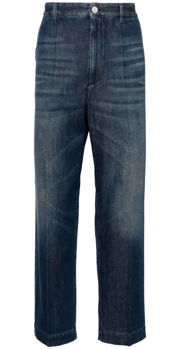 Calças em ganga, €890, Valentino Garavani.