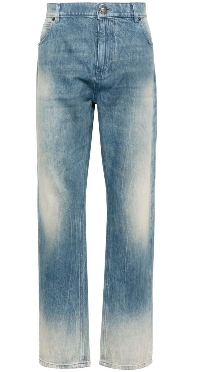 Calças em ganga lavada, €790, Balmain.