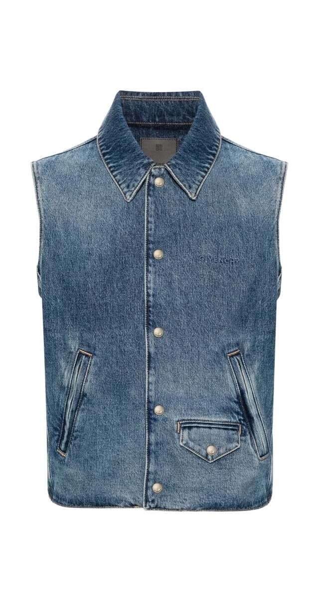 Colete em ganga, €1100, Givenchy.
