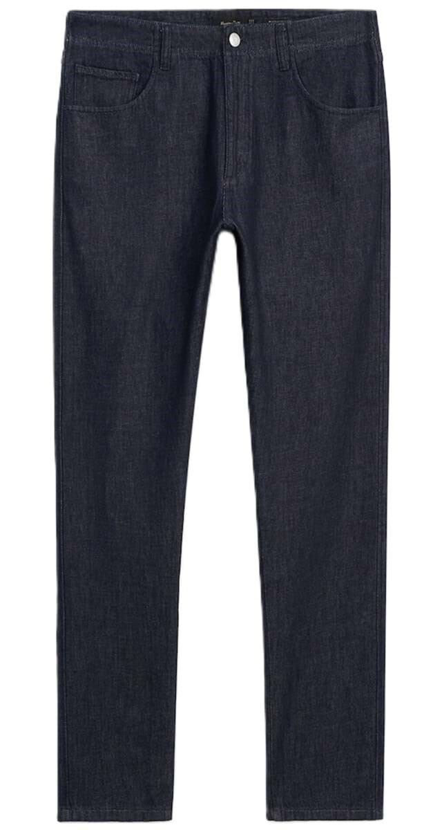 Calças relaxed fit em ganga, €49,95, Massimo Dutti.