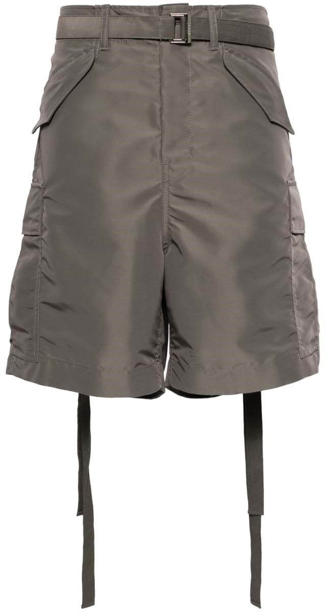 Calções cargo, €560, Sacai.