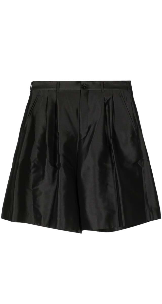 Calções em cetim de seda, €880, Comme des Garçons Homme Plus.