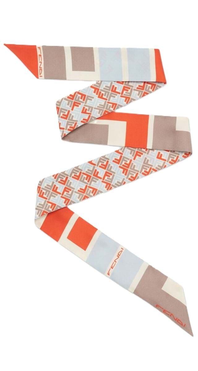 Echarpe Wrappy em seda estampada, €190, Fendi.
