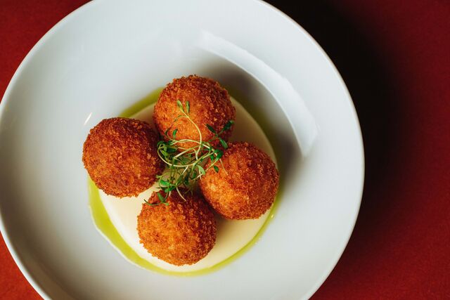 Arancini de alheira de Mirandela com creme de queijo de Azeitão, 16 euros
