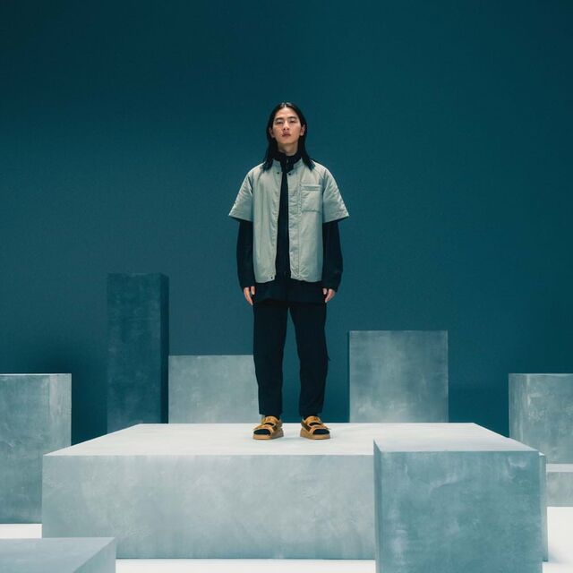 Concebidas para resistir aos rigores da vida urbana e das aventuras ao ar livre, estas sandálias representam uma evolução na linguagem de design da Birkenstock.