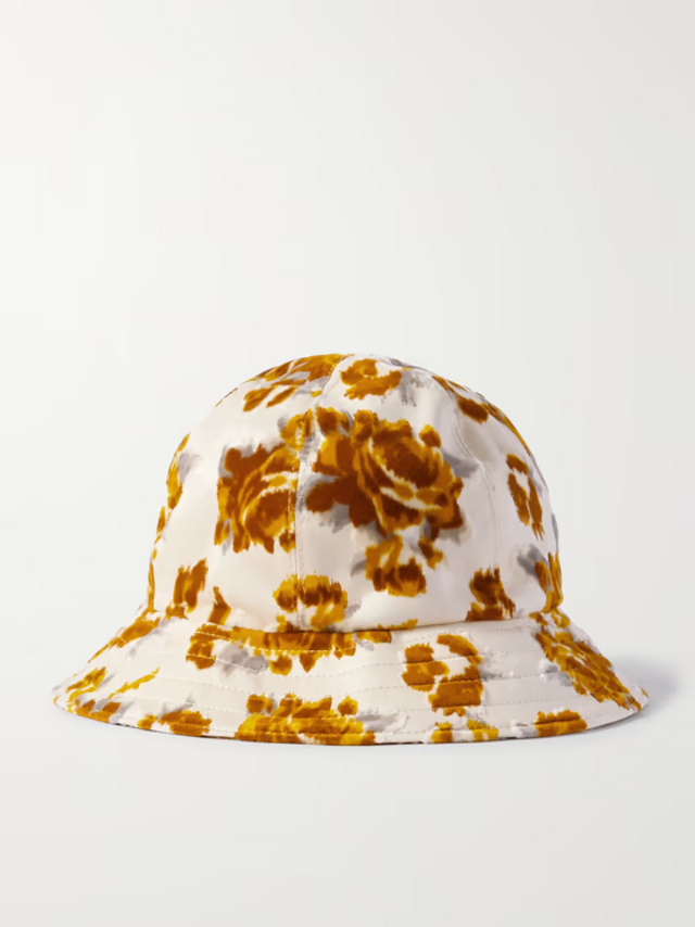 Bucket, €155, A Kind of Guise, em mrporter.com
