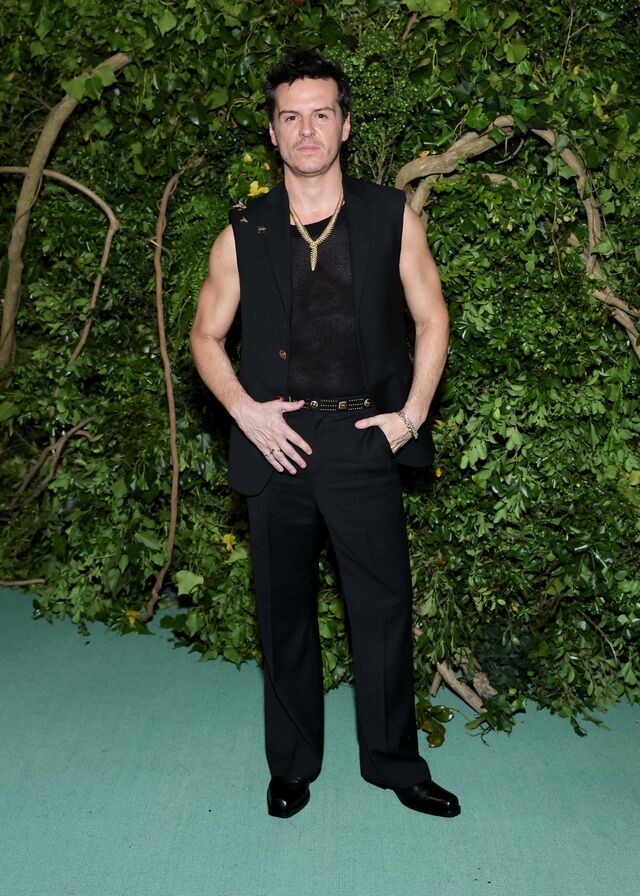 Andrew Scott em Versace.