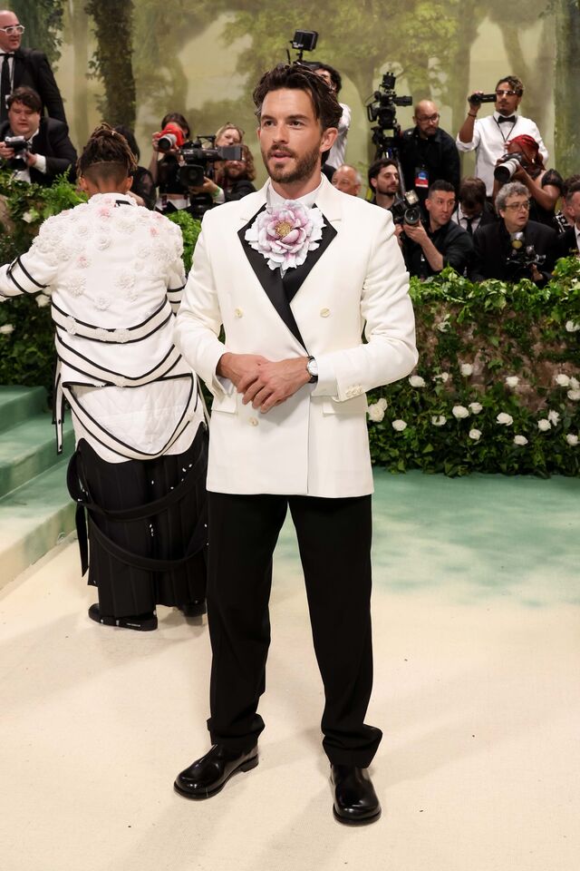 Jonathan Bailey em Loewe.