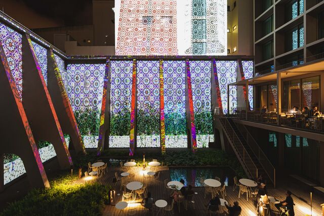 Espetáculo de videomapping no pátio Fotossíntese
